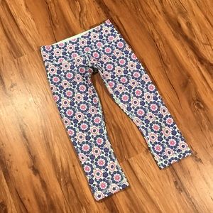 Lululemon Size 6 Twiggy Printed Wunder Under Crops